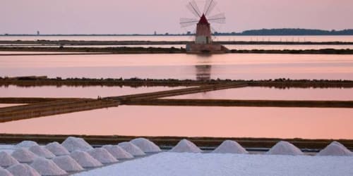 Saline e mulino a Marausa lido, Sicilia presso Villa Giulia sul Mare al tramonto