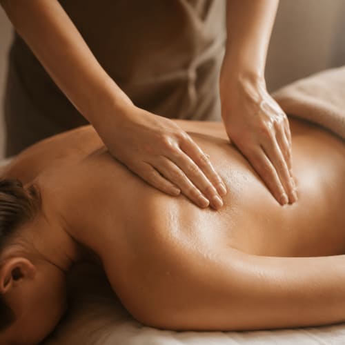 Seduta di massoterapia professionale presso la Rio Botteniga Luxury SPA di Treviso, Italia