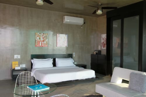 Suite moderna frente al mar en Vidasoul, La Vinorama, con cama king, zona de estar y vistas al mar desde el balcón
