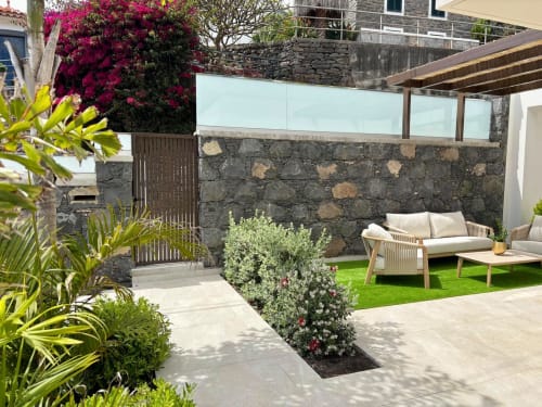 Jardim privado com zona de descanso ao ar livre