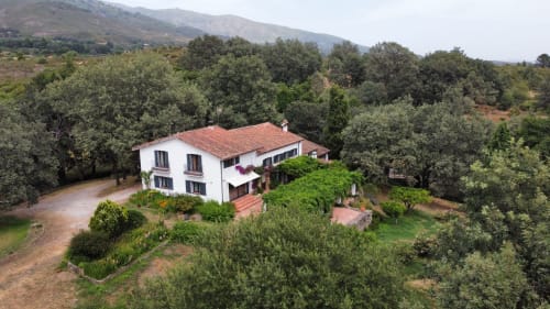 Villa Casa Alardos en Candeleda rodeada de olivares con vistas a las montañas, B&B El Escondite De Pedro Malillo