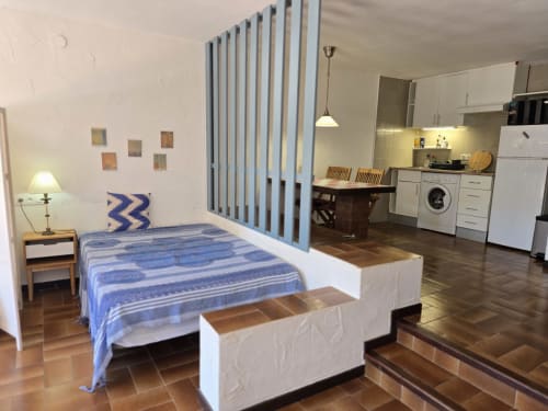 Studio confortable à Roses avec lit, kitchenette et équipements modernes près de la plage