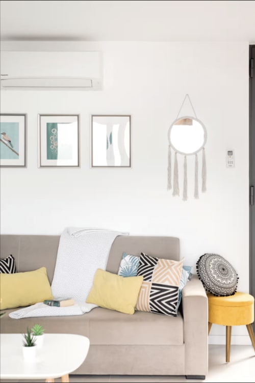 Sala de estar confortável com decoração contemporânea