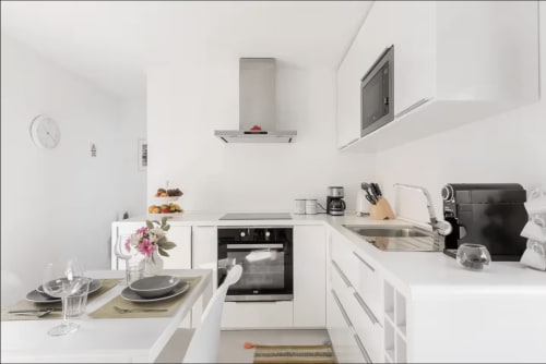 Fully equipped modern kitchen