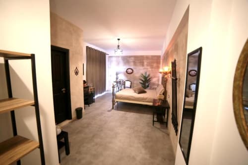 Camera quadrupla Marco Aurelio presso Roma Imperial Suites con letto, arredi moderni e vista sulla città a Roma, Italia