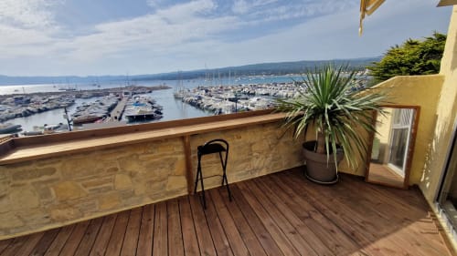 Vue depuis le balcon du port de Saint-Cyr-sur-Mer avec voiliers et Méditerranée aux Terrasses des Lecques