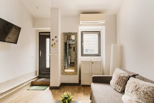 Charme da Graça apartment in Belém, Lisboa - cozy living room with sofa, TV, and modern amenities