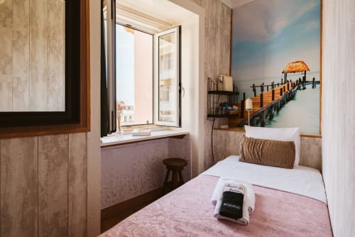Charme da Graça Lisboa: cozy single bedroom with window, bed, tropical bridge artwork, and wooden furnishings