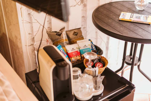 Hotel welcome amenities including snacks, coffee machine, and toiletries in Charme da Graça Lisboa room 6B