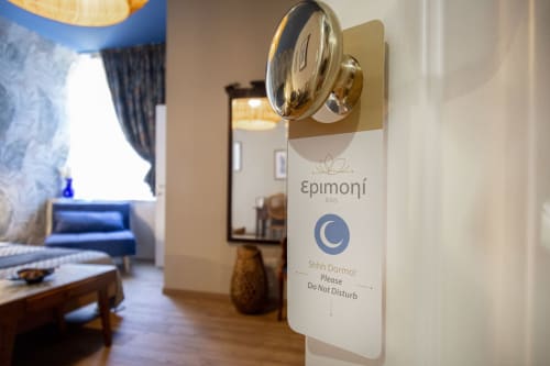 Cartello "Non disturbare" sulla porta della camera da letto presso il B&B Epimoni di Catania
