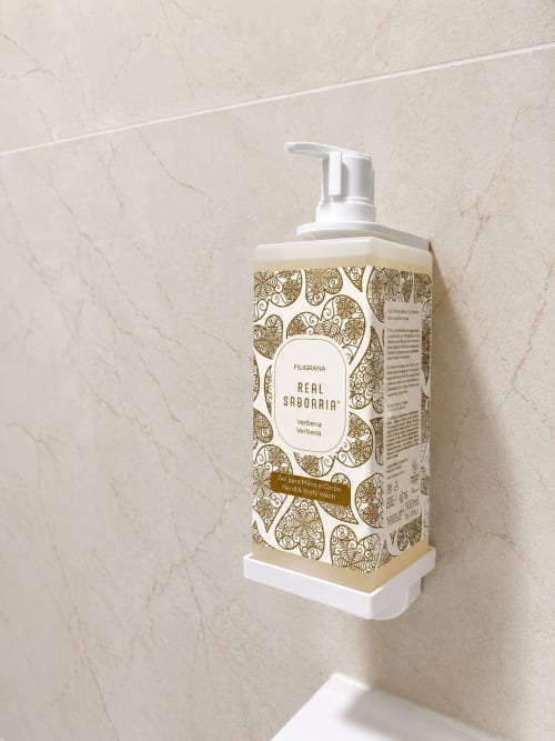 Filigrana Real Saboaria hand and body wash dispenser in Terra Clara Studio bathroom, Esposende