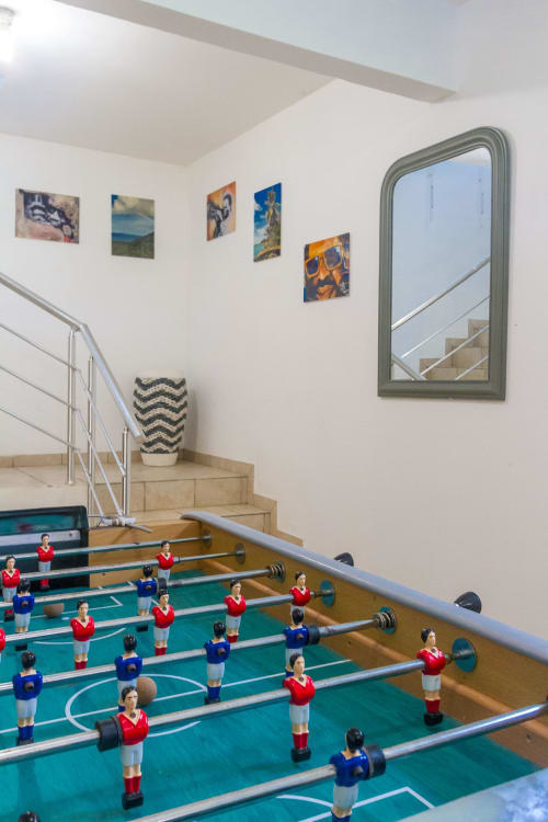 Salle de loisirs avec babyfoot.