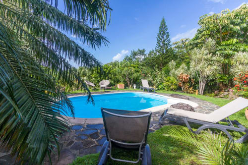 Magnifique jardin tropical avec piscine