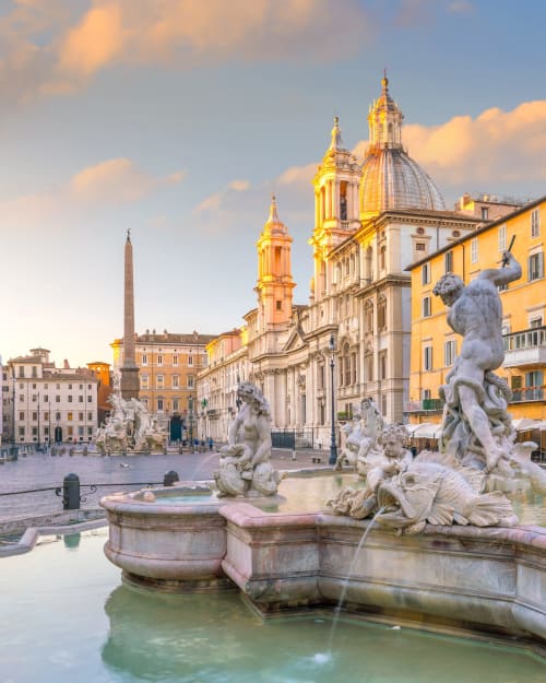 Fontana di Piazza Navona e chiesa barocca a Roma, vicino all'hotel Magna Mater Suite