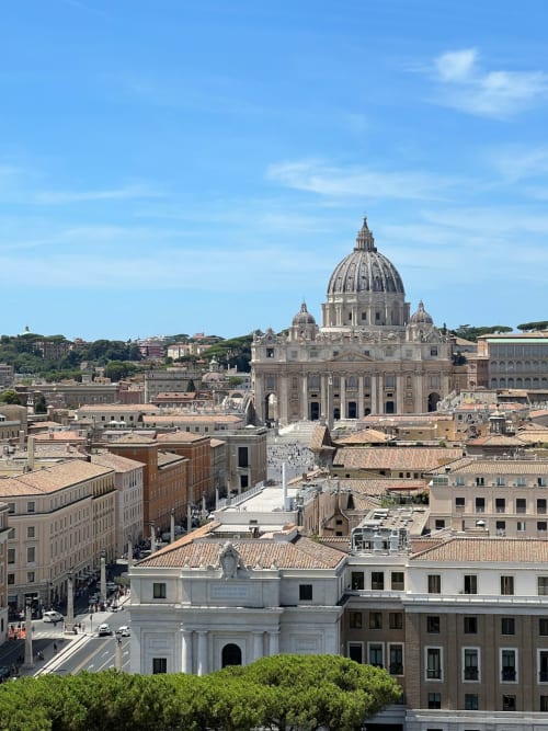 Roma Imperial Suites: vista sulla Basilica di San Pietro e lo skyline del Vaticano a Roma, Italia