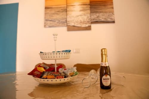 Cesto di benvenuto con stuzzichini e Prosecco presso The Flower Garden B&B a Castellammare di Stabia