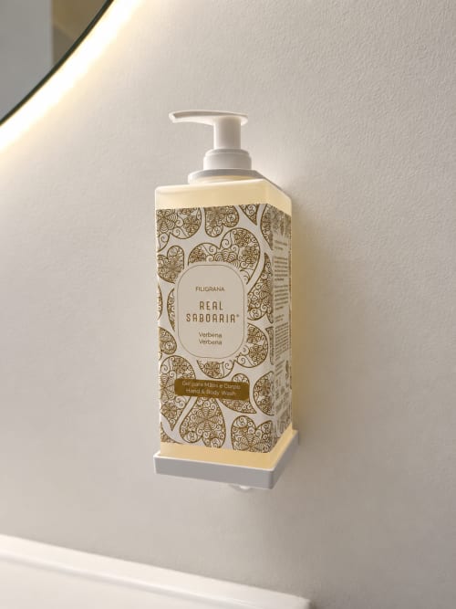 Dispensador de higiene Filigrana Real Sabonaria Verbena no Apartamento Atlântico, Terra Clara Studios, Esposende