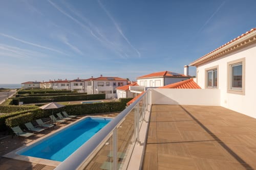 Magnífica villa em Be SilverCoast com deck em madeira, piscina privada e vistas para o oceano em Serra D'El Rei