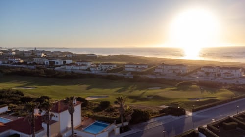 Villa SilverCoast com piscina com vista para o campo de golfe Serra D'El Rei ao pôr do sol, Portugal