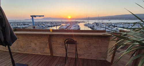 Vue du coucher de soleil depuis la terrasse surplombant le port de Madrague, Terrasses des Lecques, Saint-Cyr-sur-Mer