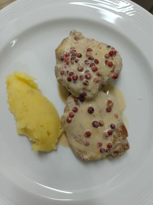 Plated dish at Hotel Ristorante alle Querce: pan-seared foie gras with red peppercorns and mashed potatoes