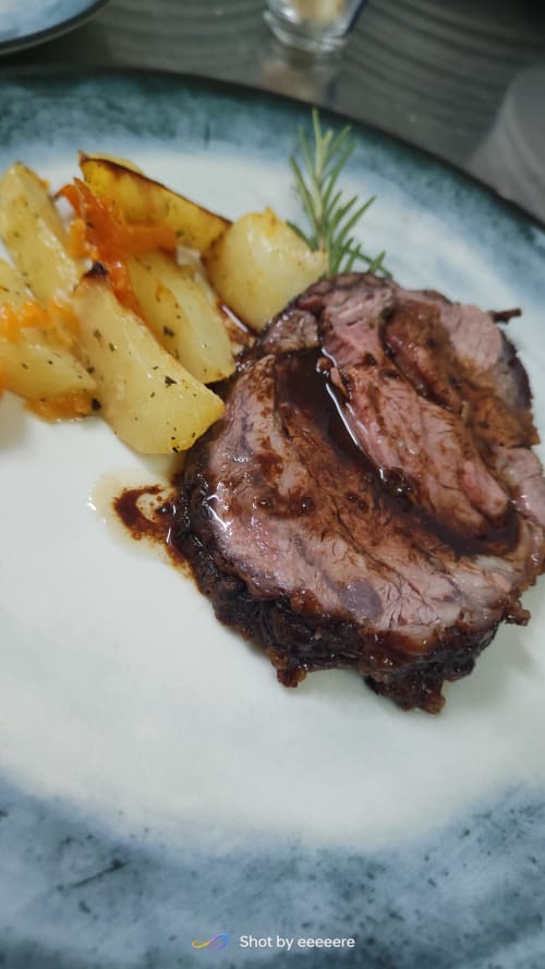 Seared beef steak with roasted potatoes and rosemary at Hotel Ristorante alle Querce in Castelbuono