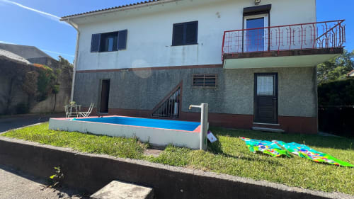 Villa Casa do Sol Norte em Gemeses com piscina privada, vista para o jardim e área externa