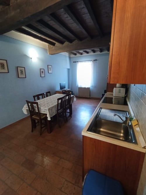 Kitchen and dining area in Appartamento 4 at Agriturismo Aggazzotti, Colombaro, with exposed beams and rustic charm
