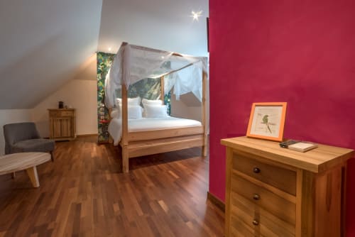 Suite Grenade 46m² lit baldaquin vue jardin tropical Hôtel Maison Clémentine Fort-de-France