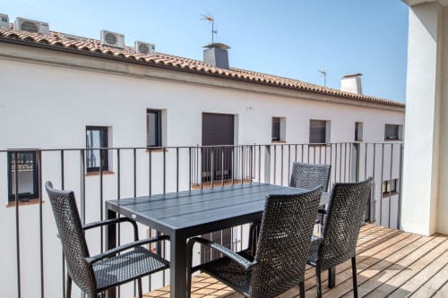 Rooftop terrace with dining table and chairs at Finques Garcia Enrich duplex apartment in Palafrugell, Calella
