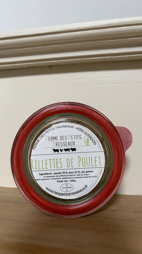 Pot de Rillettes de Poulet de la Ferme des Petits Tresseaux, produit de charcuterie locale française au Hameau de Céline