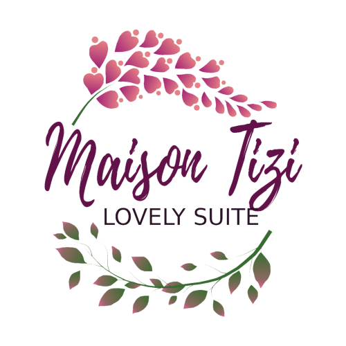Logo Maison Tizi Lovely Suites con ramo di cuore rosa e foglie verdi - boutique B&B a Fiumicino Roma