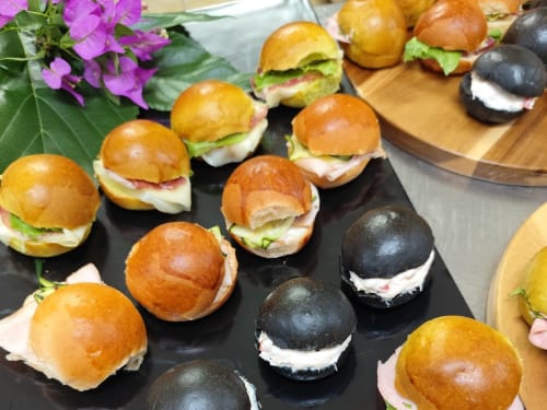 Gourmet slider assortment at Hotel Ristorante alle Querce in Castelbuono, featuring golden and black buns with fresh