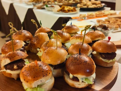 Gourmet mini burgers with poppy seed buns at Hotel Ristorante alle Querce, Castelbuono