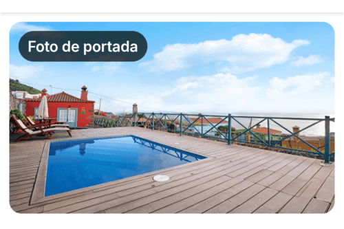 Piscina privada y terraza con vistas a la montaña en Casa Rural La Caldera en Fuencaliente de La Palma