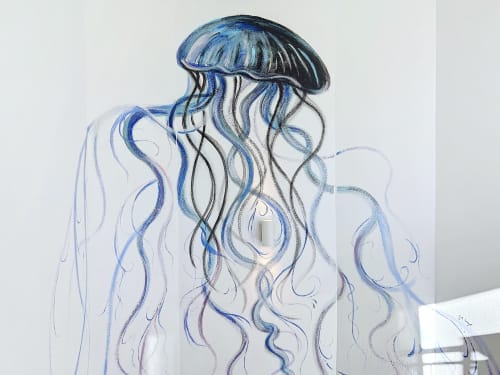 Dibujo artístico de medusas con tentáculos azules y negros en el alojamiento La Vela de Estartit