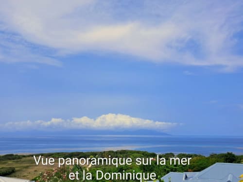 Vue panoramique de la mer depuis la terrasse d'Aux Colibris Amoureux, Grand Bourg