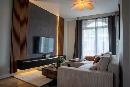 Salon moderne au Loft Prestige du 1 Péraudel à Castres avec TV écran plat, mobilier contemporain et vues sur la ville
