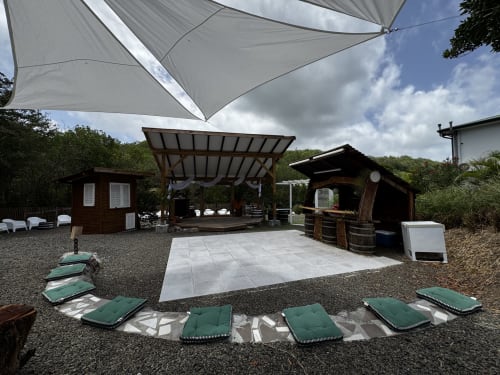 Salle de réception Jo'z Le Rêve avec espace ombragé et vue sur les montagnes aux Anses d'Arlet, Martinique