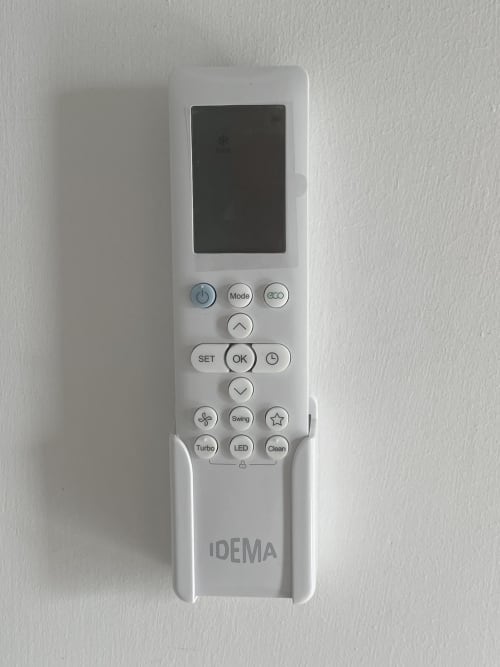 Telecomando climatizzatore IDEMA con display LCD e tasti funzione per regolazione temperatura a Rigiariloo Home
