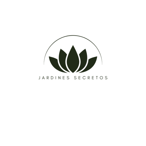 Logotipo del hotel Jardines Secretos con un diseño de flor de loto estilizada en verde oscuro