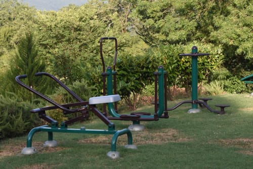 Outdoor fitness equipment in lush garden at Country House Bosco d'Olmi, Sant'Andrea del Garigliano