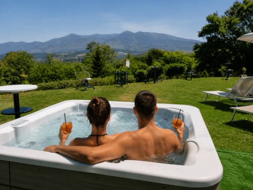 Couple relaxing in hot tub at Bosco d'Olmi with mountain views in Sant'Andrea del Garigliano