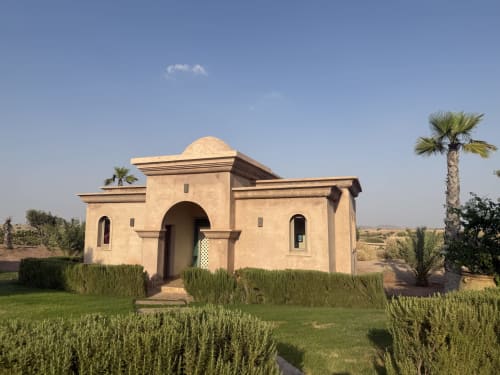 Villa Rêve D'ahlam, architecture traditionnelle à Jbilate avec dôme, entrée voûtée et paysage désertique