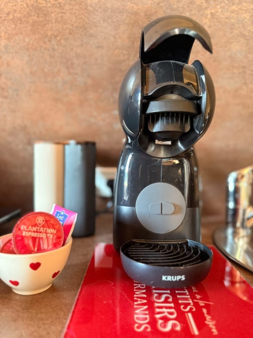 Cafetière Krups avec dosettes Plantation Espresso au gîte Les Cabanes des Marchous, Granges-Aumontzey