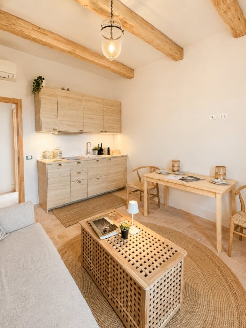 Bellavista Suite apartment at Tuscan Townhouse featuring open-plan kitchen, dining area, and lounge with exposed wooden beams