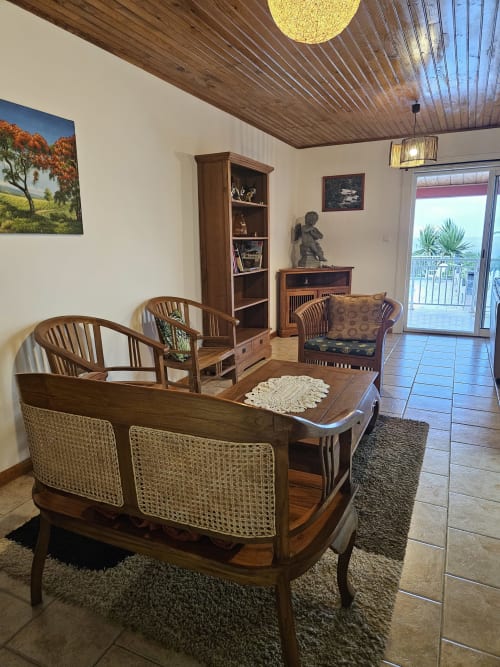 Villa spacieuse avec salon en bois, terrasse vue mer et équipements modernes à R'marine439 à Sainte Rose