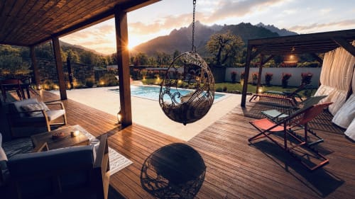 Villa corse luxueuse avec piscine chauffée, terrasse bois, fauteuil suspendu et vue montagne au coucher du soleil aux Villas Vallée d'Asco
