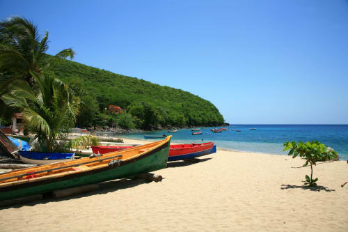 Plage sable blanc Martinique Caraïbesverdoyantes, Fort-de-France