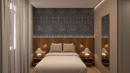 Quarto D. Afonso VI no Feel Sintra BnB em Sintra com cabeceira em madeira, papel de parede damasco e comodidades modernas